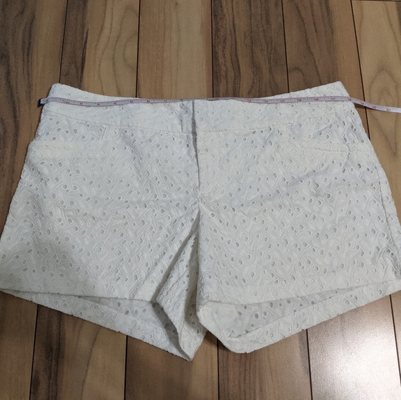 EUC! Lilly Pulitzer Ellie Shorts Resort White Eyelet Size 12 - Picture 7 of 12